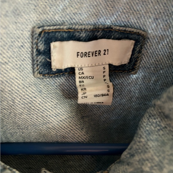 Forever 21 cut-off denim jacket - Picture 2 of 3
